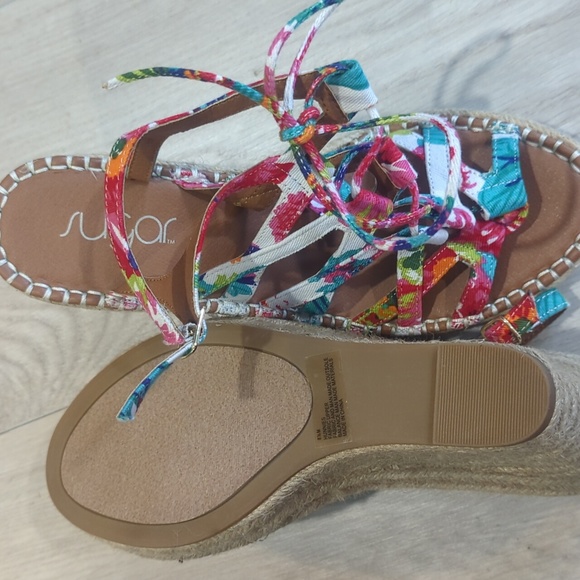 Sugar floral wedge lace up sandals. Size 8.5 Multicolor. Never worn - Picture 4 of 5